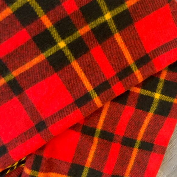Vintage Wool Tartan Classic Heritage Cozy Fringed Blanket - Picture 4 of 5